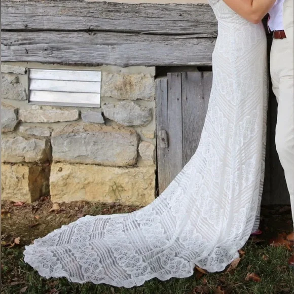 Wtoo Lace and Silk underlay Ivory Wedding Dress - Picture 10 of 13